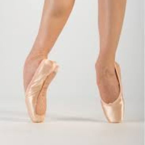 NWT Capezio Women  Pointe Shoe - Picture 1 of 5